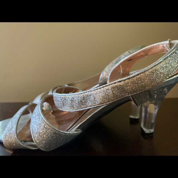 Sparkly glittery mootsie tootsie silver heels - daughter worn it once for prom - Picture 5 of 7